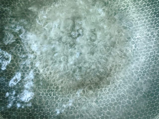 3、紫薯西米露,锅中放大量水烧开