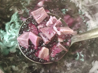 18、紫薯西米露,中火煮至冰糖完全融化