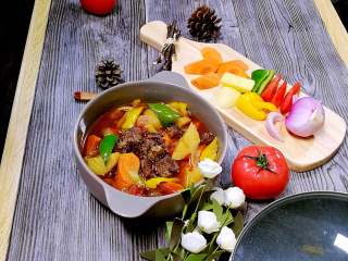 14、快手午餐一道菜 土豆胡萝卜牛肉煲,这样一道菜有蔬菜有主食有牛肉，可谓全家人都爱，让你大快朵颐，每一口都超级满足，每一口都美味不可挡，汤汁鲜美浓醇，土豆软糯入味，牛肉香浓软烂，胡萝卜清甜可口，用来配饭、搭面都很美味哦。