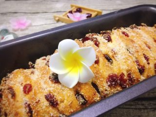 18、蔓越莓椰蓉千层吐司,不要放在吐司盒里，一是冷却的慢，二是凉了不好脱模