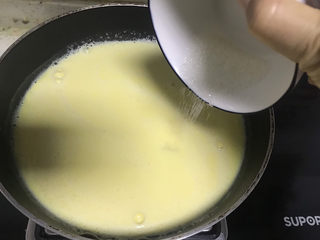 7、芒果布丁????,加入白砂糖