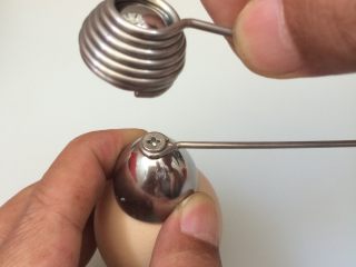 8、糯米蛋,抬起上端，砸下去