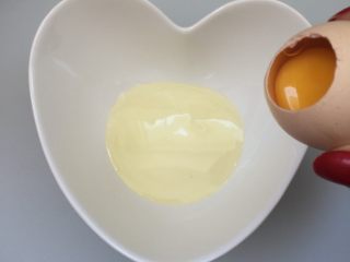 10、糯米蛋,倒出蛋清