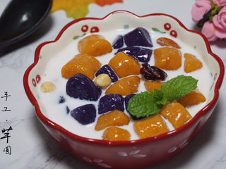 10、自制芋圆,加上自己喜欢的食物，我加了纯牛奶、坚果。