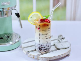 12、蜜豆椰奶冰果冰咖啡,复合的多种口感,好喝的不得了。