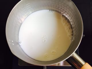 6、芒果西米露,开小火并搅拌均匀