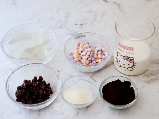 1、牛奶咖啡果冻,准备好材料