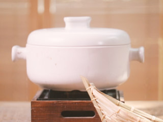 7、【酸梅汤】最正宗的古法酸梅汤，是烟熏味的,第二次盖盖熬煮30分钟左右；