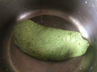 10、双色果蔬芋圆,揉成团；