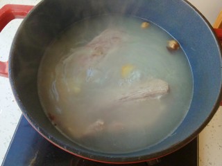 10、清汤牛肉面,再转小火慢煲2小时