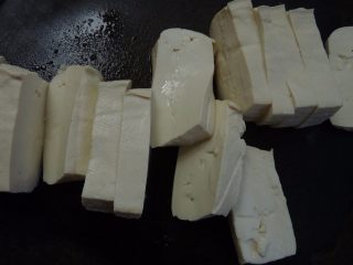 2、川辣红烧豆腐,豆腐切厚片