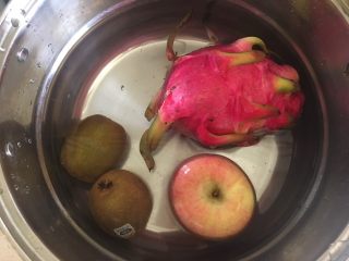 2、夏日果味酵素饮品,泡水洗净