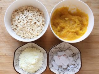 4、奶香南瓜燕麦粥,所有食材都准备好了,接下来开始煮粥了。