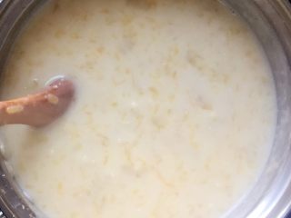 11、奶香南瓜燕麦粥,搅拌均匀即可。