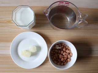 1、花生牛奶,准备好食材;