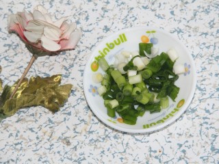 9、酱油炒饭,切点葱花