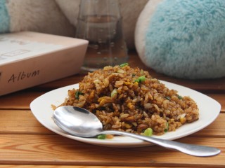 18、酱油炒饭,好了,午饭解决了,香喷喷!