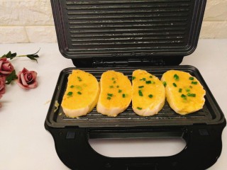 12、快手早餐+葱香黄金馒头片,摆在