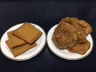 1、老天津卫三鲜打卤面,主料：香干、面筋