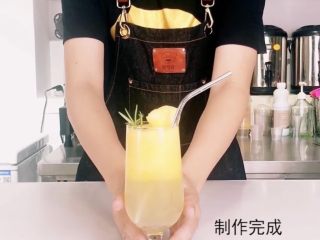 6、38℃酷暑，最佳饮料“水果气泡饮”，无酒精也能狂High,装饰即可