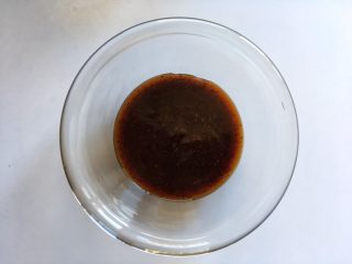 8、黑椒巴沙鱼意面,准备50g黑胡椒酱