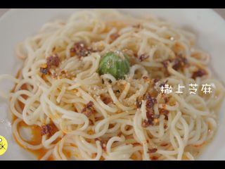 8、秘制麻酱冷面，商家不会透露的秘方,撒上芝麻粒