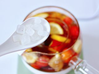 11、玫瑰水果小种红茶,加入冰糖调味。