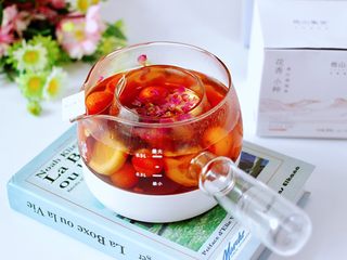 14、玫瑰水果小种红茶,茶香无比的玫瑰水果花香小种红茶就煮好了。