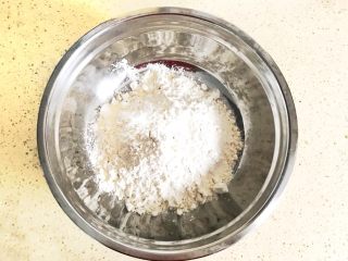 5、一次性发酵的玉米发糕,面粉称量出来