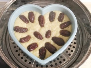 15、一次性发酵的玉米发糕,开锅时注意锅盖上的水分不要掉在发糕上，就不好看了