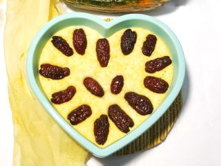 16、一次性发酵的玉米发糕,出锅后等自然凉透才可以切块食用