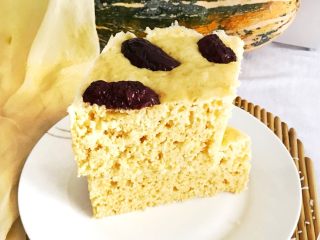 18、一次性发酵的玉米发糕,切开看看里面的蜂窝组织还不错吧