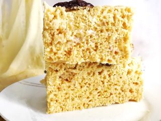 19、一次性发酵的玉米发糕,口感非常喧软，浓浓的玉米香味，健康营养的一款发糕