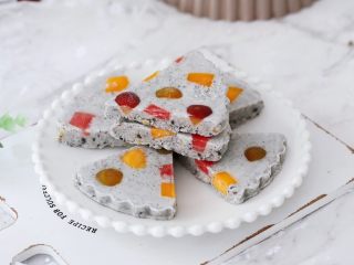 12、芝麻酸奶水果冻,图三