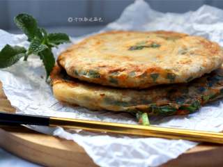 13、家常韭菜饼,做好了的韭菜饼,外焦内嫩,一口气吃了2个