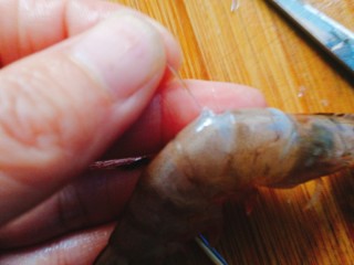 4、家常菜+红烧明虾,再轻轻用手抽出来