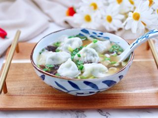 16、快手酸汤大馅馄饨,酸香可口又营养丰富。