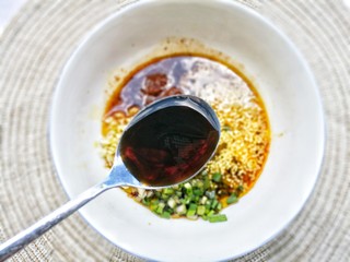 4、酸汤泡面,2勺陈醋。