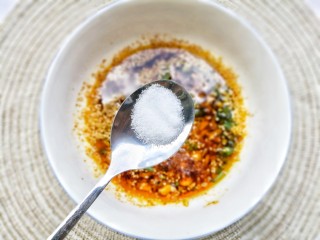 6、酸汤泡面,半勺盐。