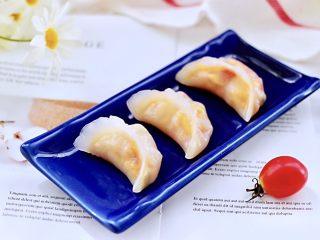 17、番茄虾仁鸡蛋水晶蒸饺,鲜香味美又颜值爆棚。