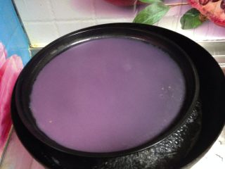 13、彩色简版凉皮,蒸至面皮变得透明，中间起小泡