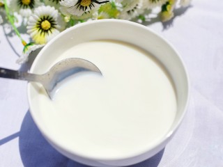 5、做法无敌简单的冰淇淋,拌匀。