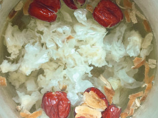 6、陈皮银耳汤,大火煮开后压20分钟