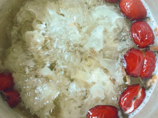 7、陈皮银耳汤,能揭开锅盖时揭开锅盖