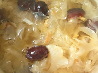 10、陈皮银耳汤,中小火煮至完全融化