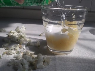 6、菠萝汽水,倒入雪碧