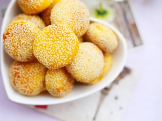 14、烤箱低油版奶香烤南瓜芝麻饼,成品棒棒哒~