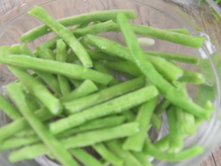 3、学生便当的做法，简单又美味，颜值爆棚！,汆熟，过凉