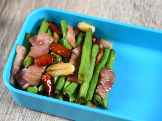 7、学生便当的做法，简单又美味，颜值爆棚！,翻炒均匀，盛出