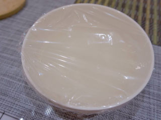 11、广东白凉粉,凉了之后便用保鲜膜包裹着